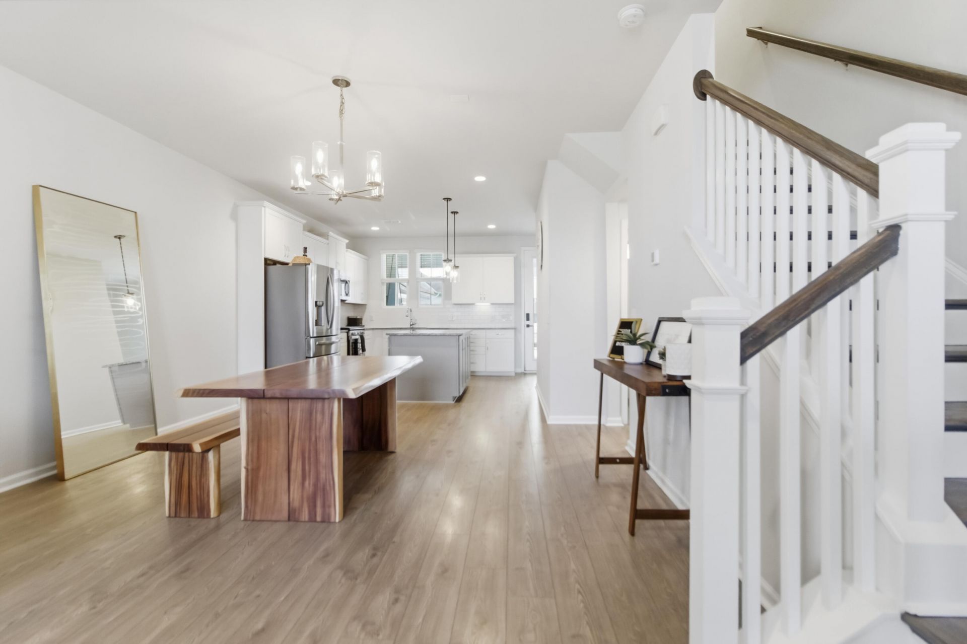 585 Blueway Avenue Photo 13