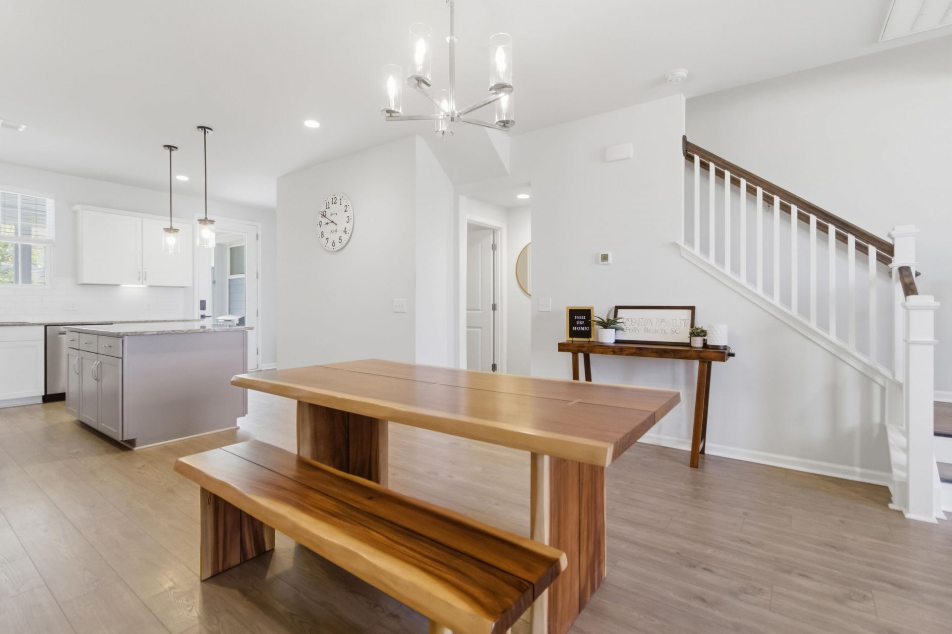 585 Blueway Avenue Photo 15