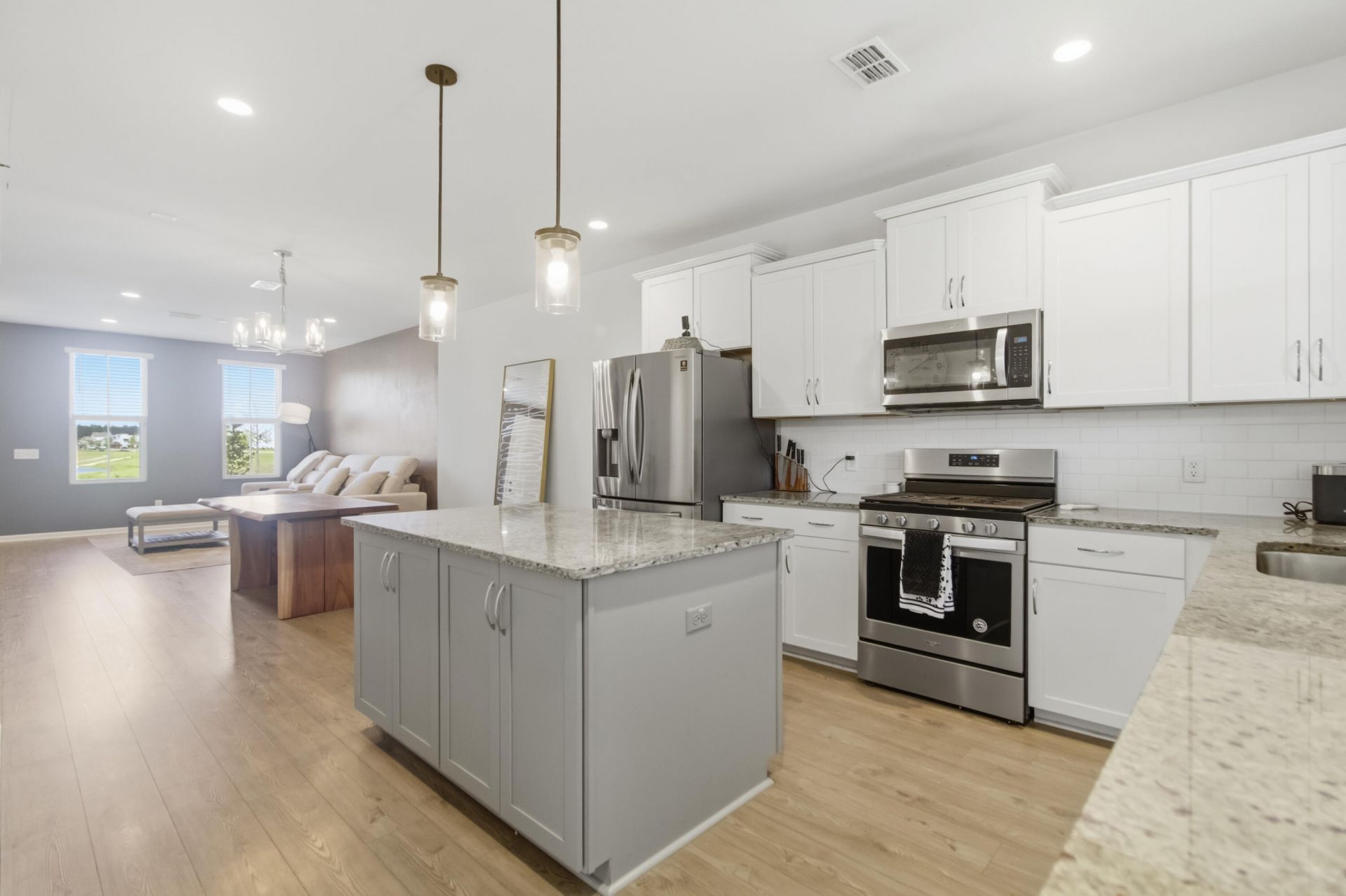 585 Blueway Avenue Photo 18