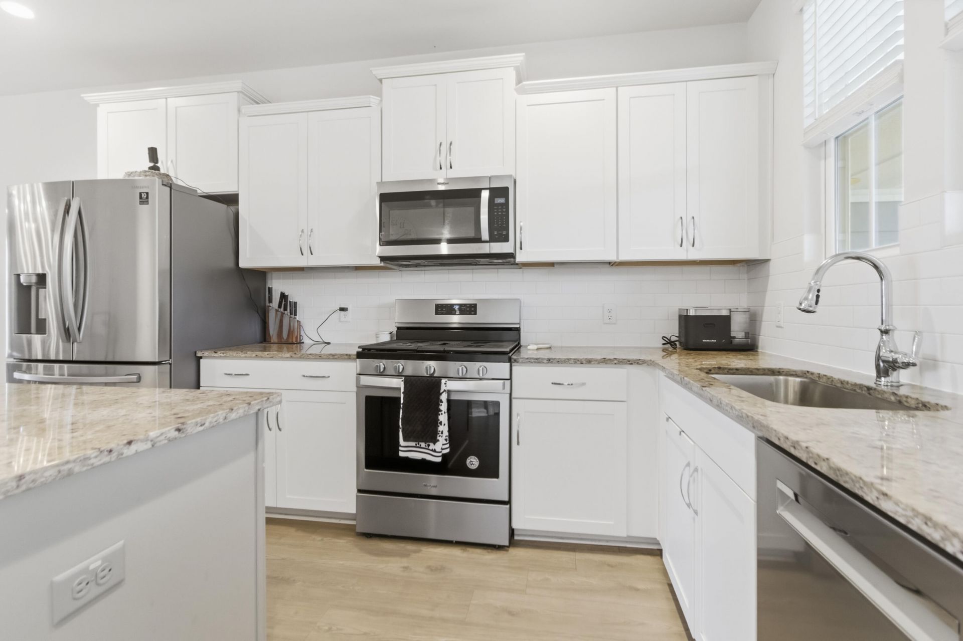 585 Blueway Avenue Photo 21