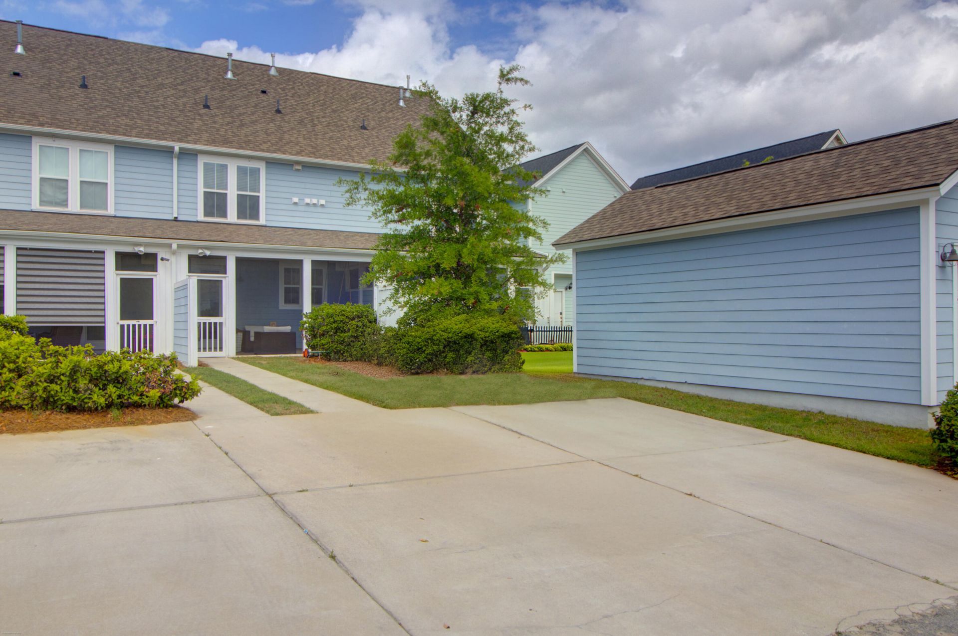 585 Blueway Avenue Photo 25