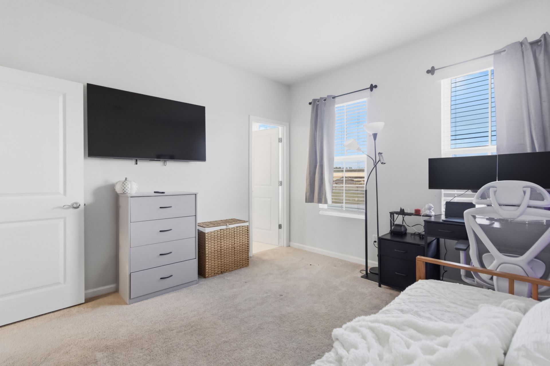 585 Blueway Avenue Photo 29