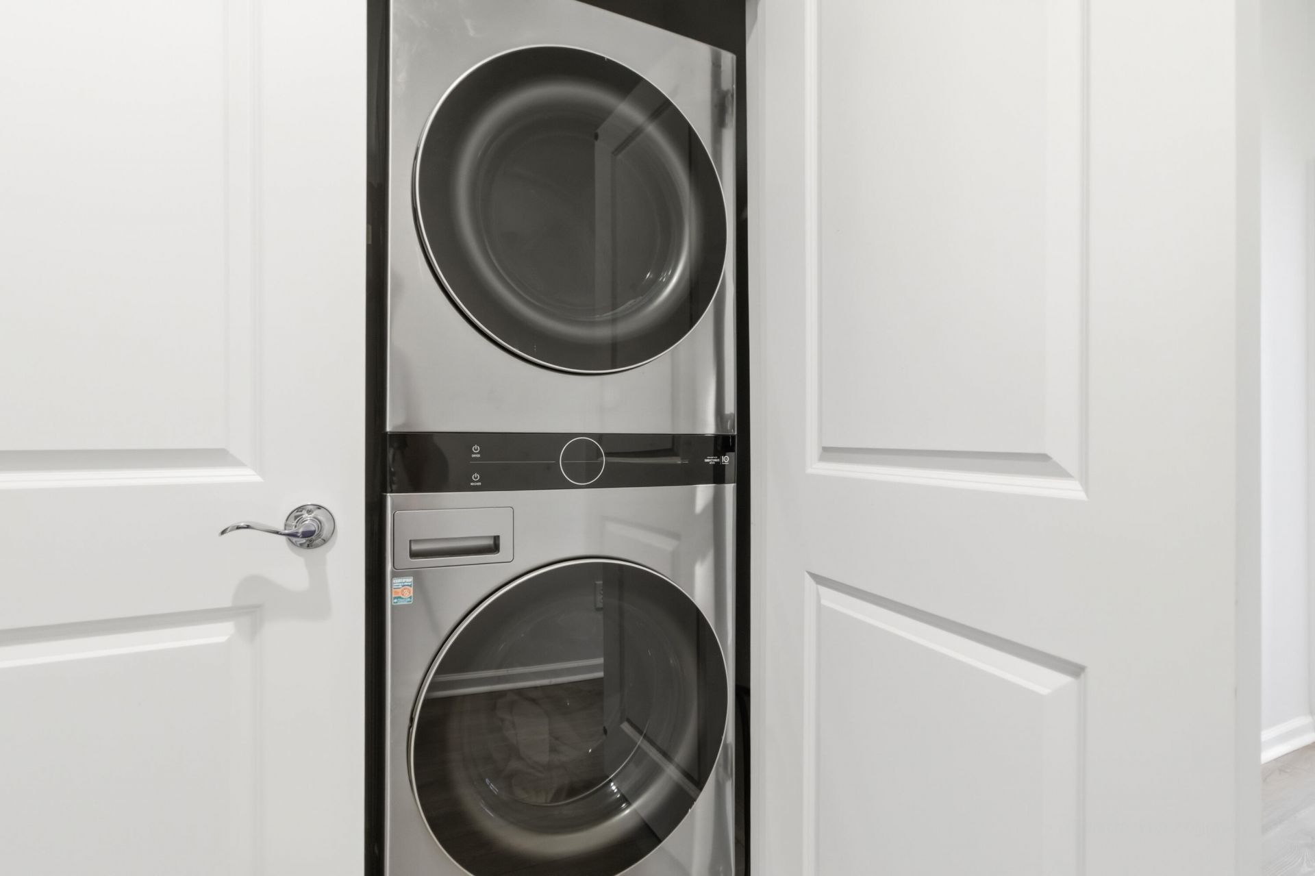 585 Blueway Avenue Photo 30