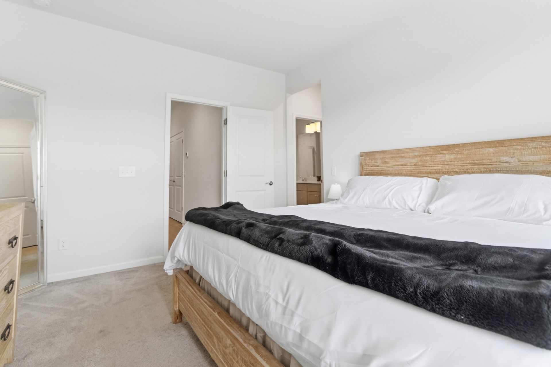 585 Blueway Avenue Photo 34