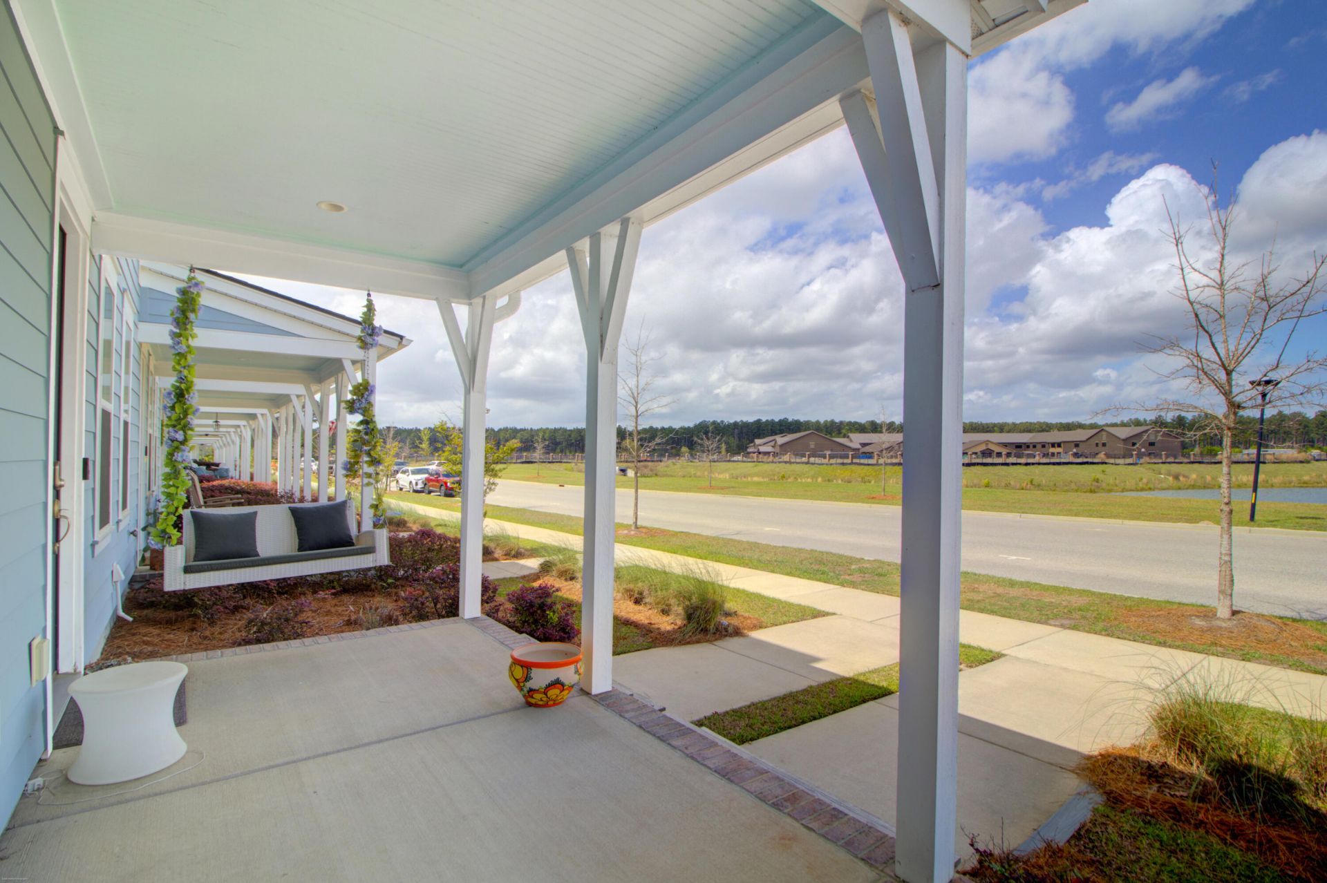 585 Blueway Avenue Photo 4