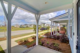 585 Blueway Avenue photo 4