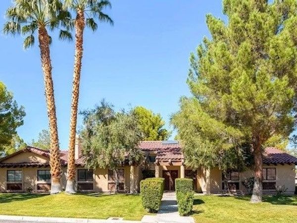 7664 Angel Crest Circle, Las Vegas, NV 89117