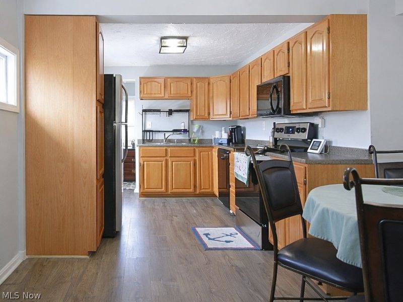 33850 Beachpark Drive, Eastlake, OH 44095 Photo 10