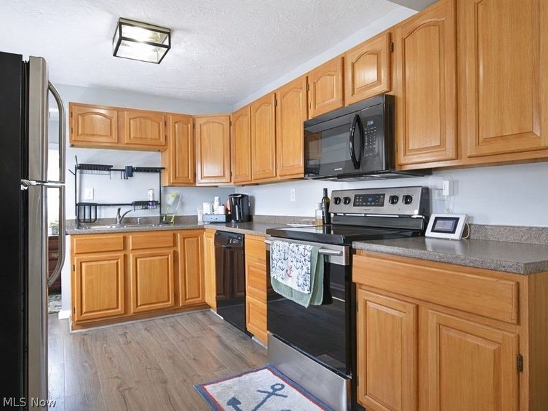 33850 Beachpark Drive, Eastlake, OH 44095 Photo 11