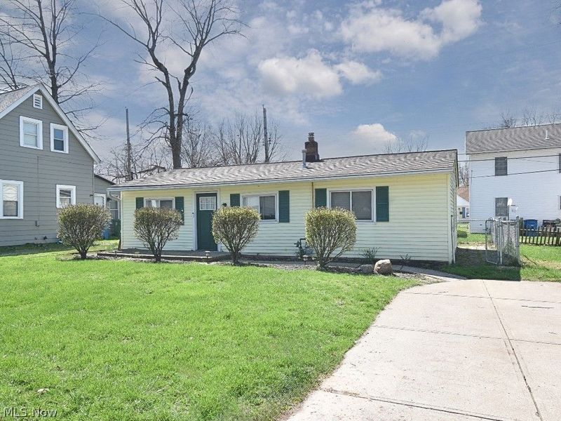 33850 Beachpark Drive, Eastlake, OH 44095 Photo 3