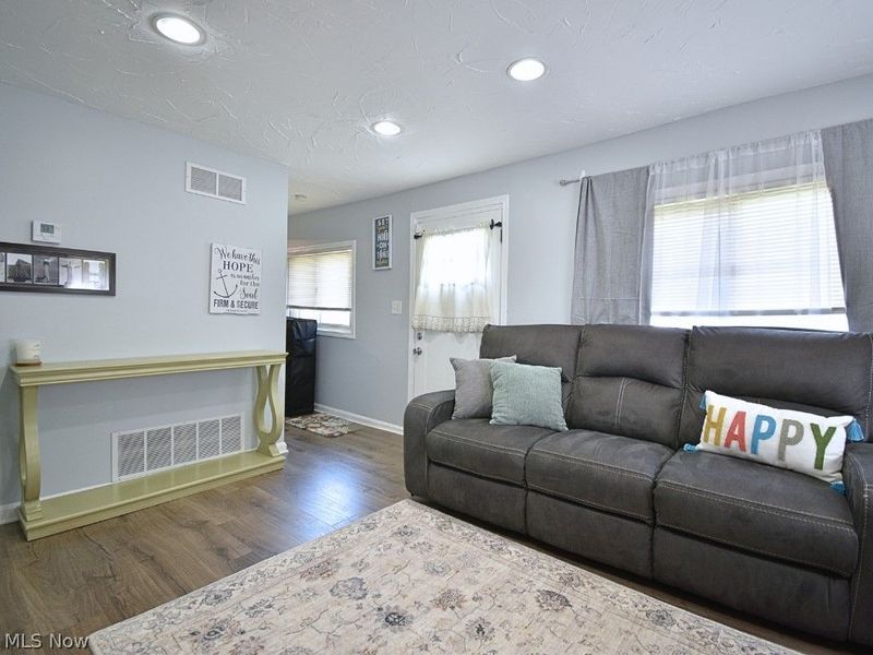 33850 Beachpark Drive, Eastlake, OH 44095 Photo 7