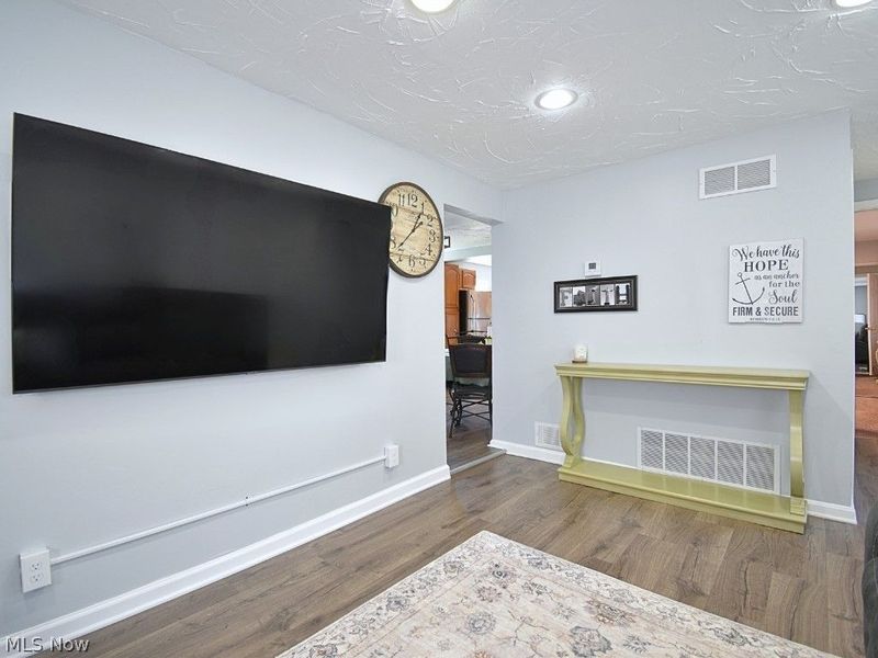 33850 Beachpark Drive, Eastlake, OH 44095 Photo 8