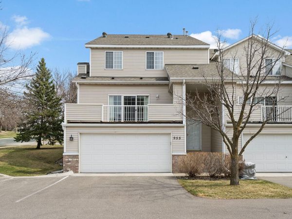 955 Santa Vera Drive, Chanhassen, MN 55317