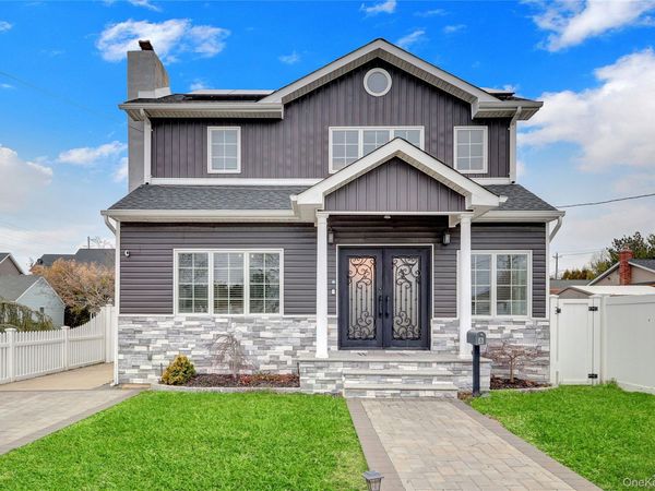 8 Vernon Street, Farmingdale, NY 11735