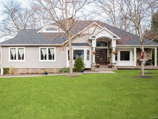 7 Riga Lane, Melville, NY 11747