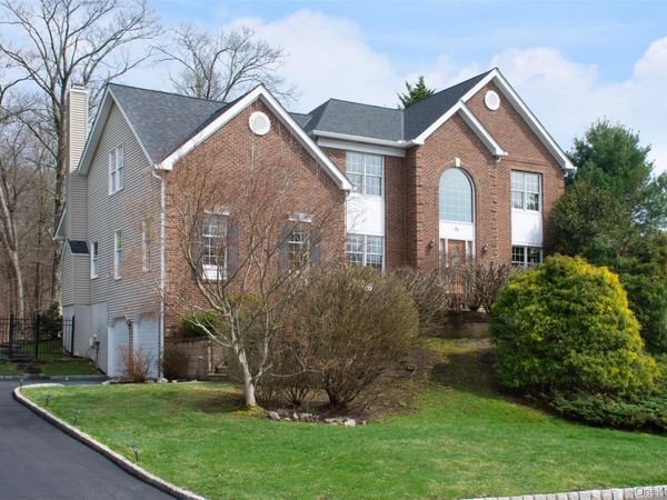 77 Dimond Avenue, Cortlandt Manor, NY 10567