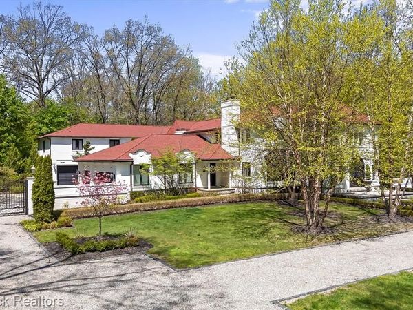 5190 Clarendon Crest Street, Bloomfield Twp, MI 48302