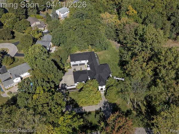 5190 Clarendon Crest Street, Bloomfield Twp, MI 48302