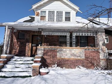 8693 Woodlawn Street, Detroit, MI 48213