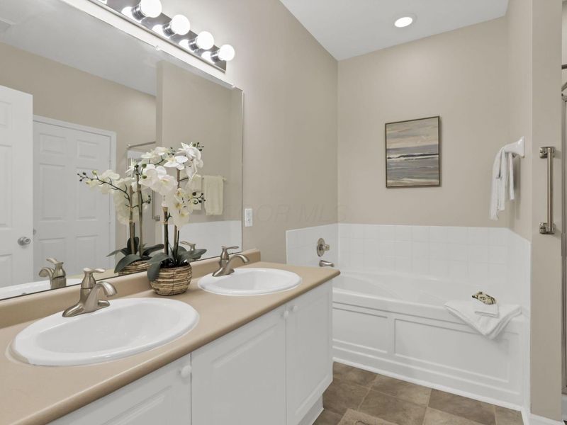 6074 New Albany Road W, Unit 2, New Albany, OH 43054 Photo 18