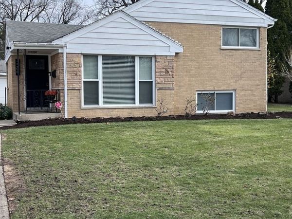 2200 Old Glenview Road, Wilmette, IL 60091