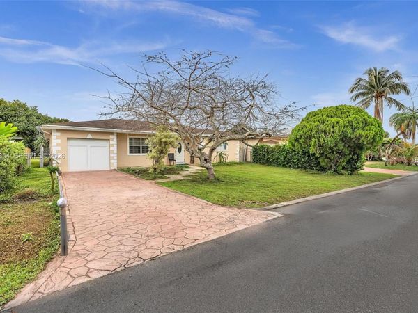 6640 Evergreen Dr, Unit Efficiency, Miramar, FL 33023