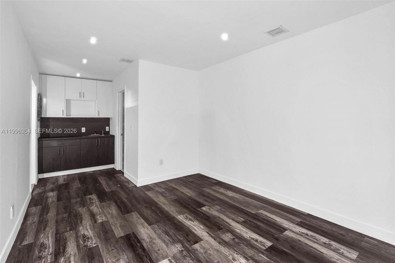 6640 Evergreen Dr, Unit Efficiency, Miramar, FL 33023 Photo