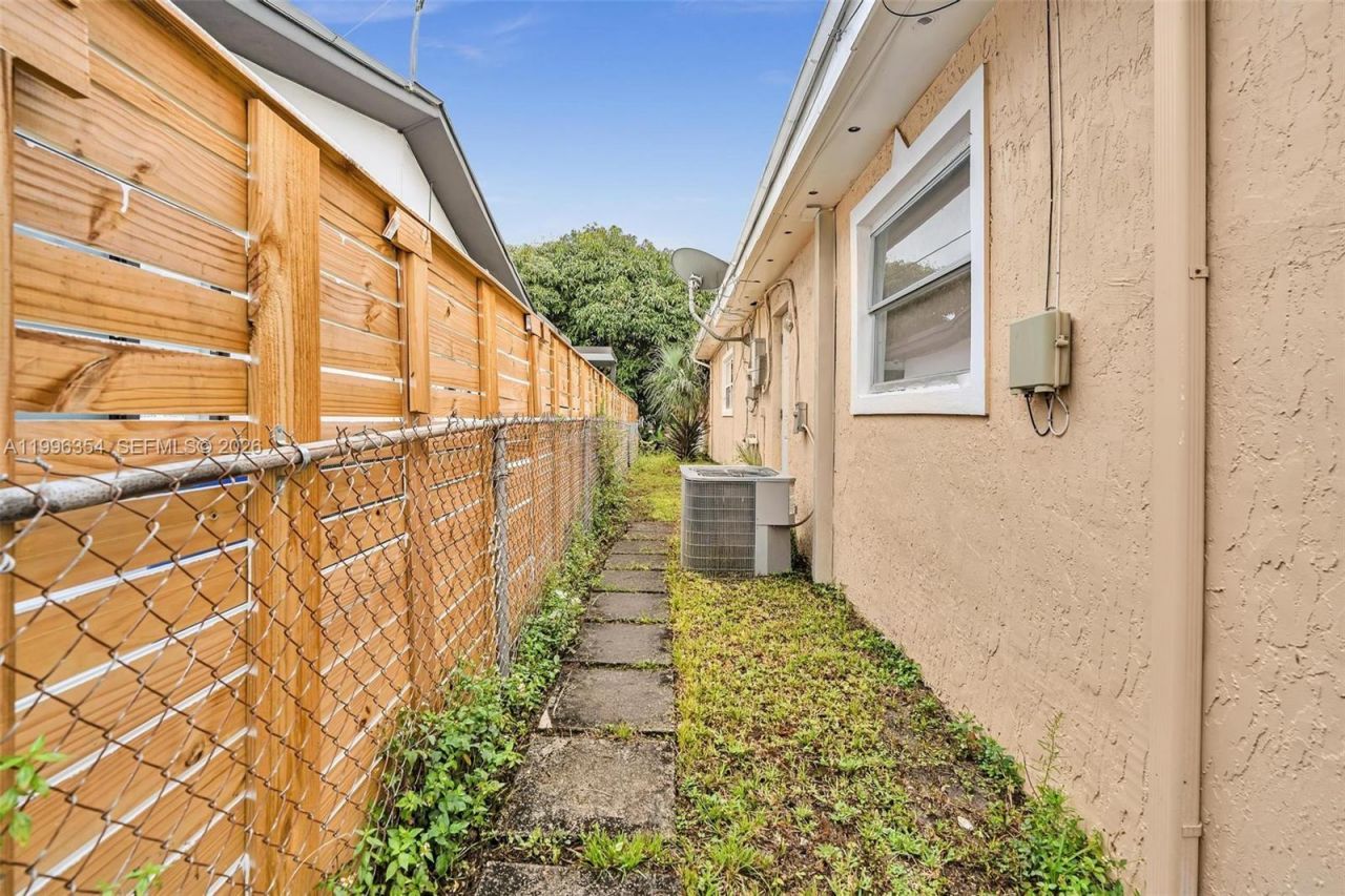 6640 Evergreen Dr, Unit Efficiency, Miramar, FL 33023 Photo