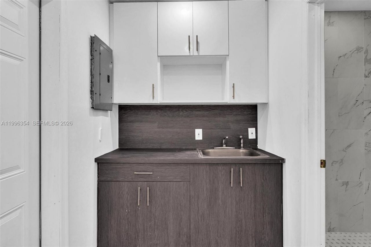 6640 Evergreen Dr, Unit Efficiency, Miramar, FL 33023 Photo