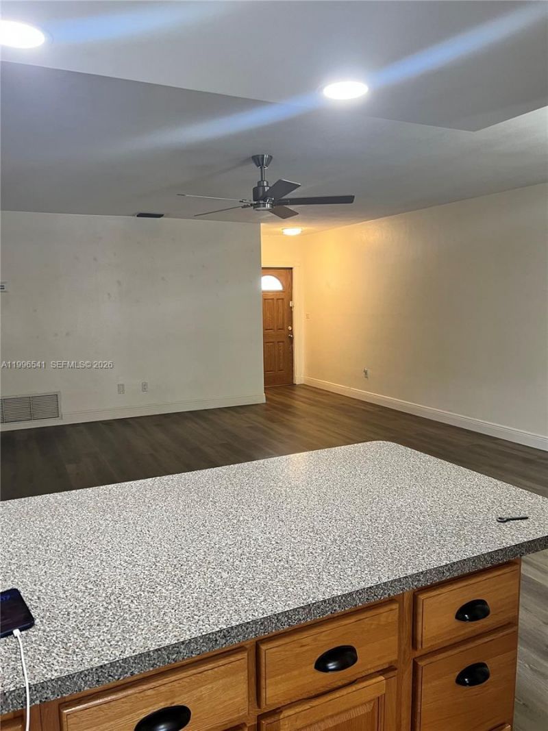 7411 Twin Sabal Dr , Unit 7411, Miami Lakes, FL 33014 Photo