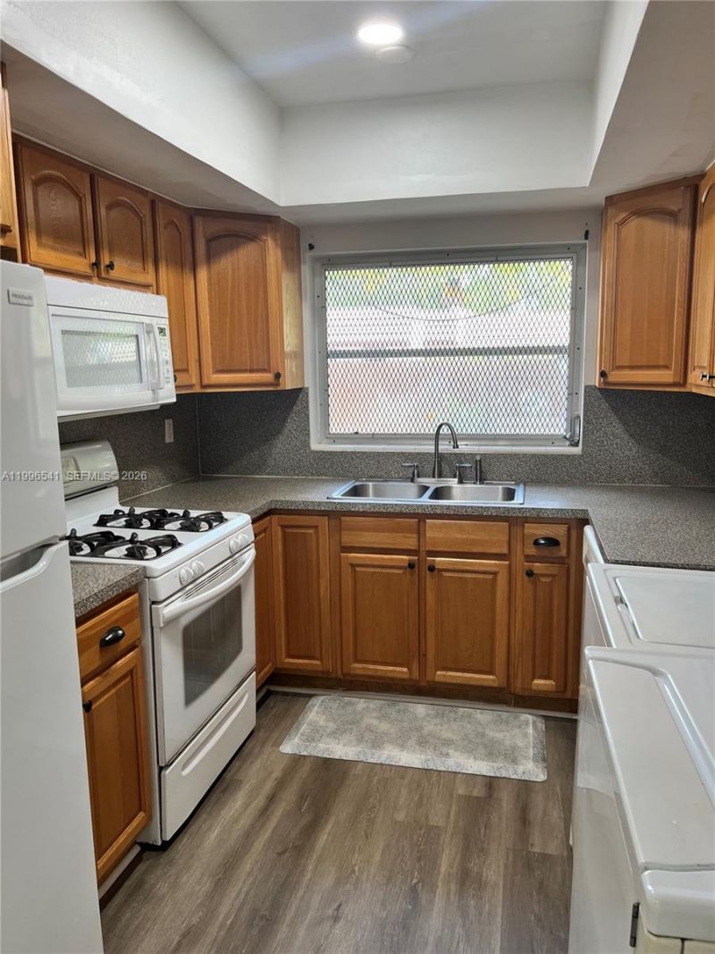 7411 Twin Sabal Dr , Unit 7411, Miami Lakes, FL 33014 Photo