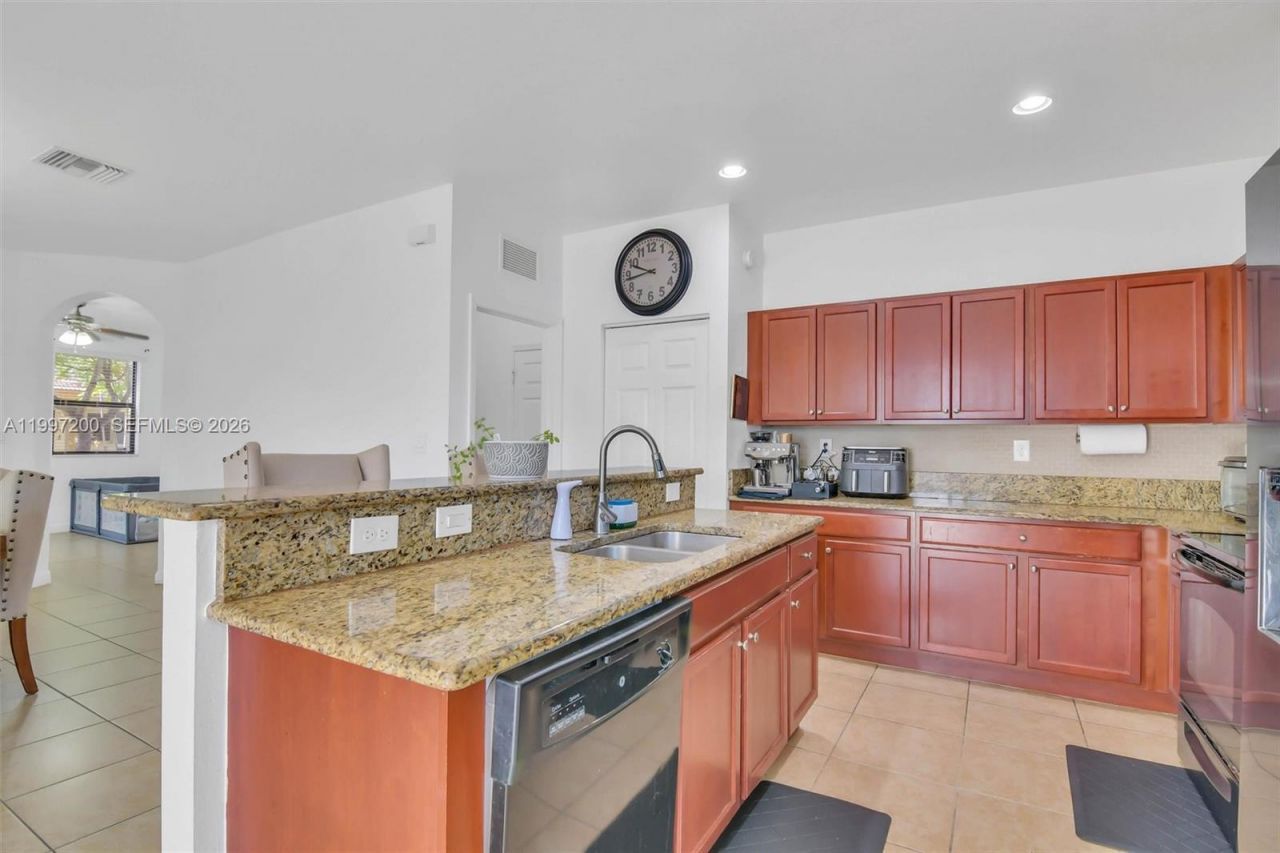 22525 SW 105th Ct, Cutler Bay, FL 33190 Photo