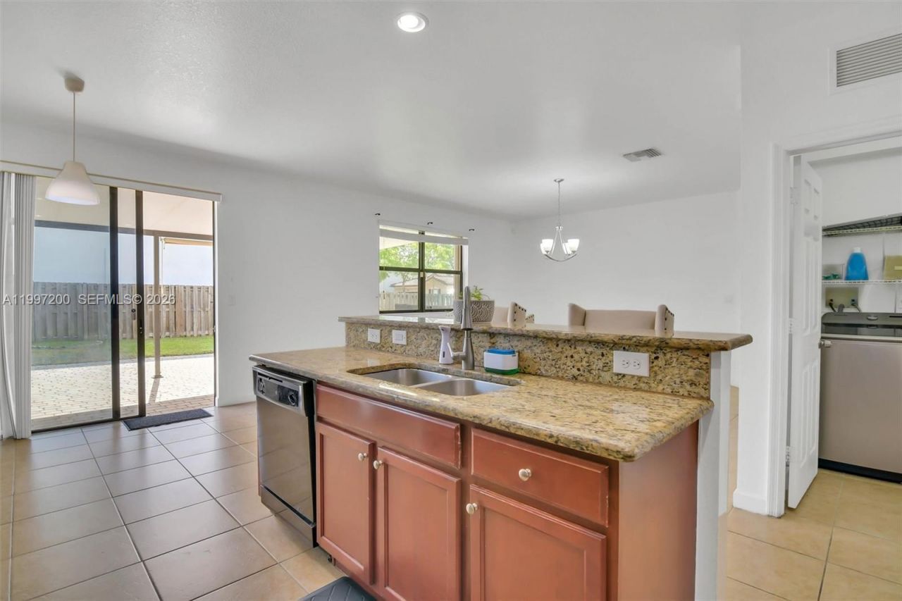 22525 SW 105th Ct, Cutler Bay, FL 33190 Photo