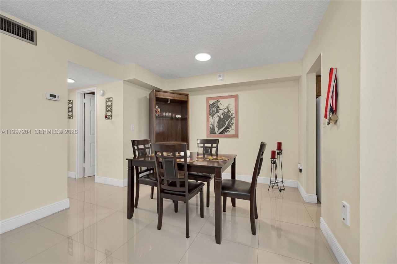 7620 Carlyle Ave , Unit 204, Miami Beach, FL 33141 Photo