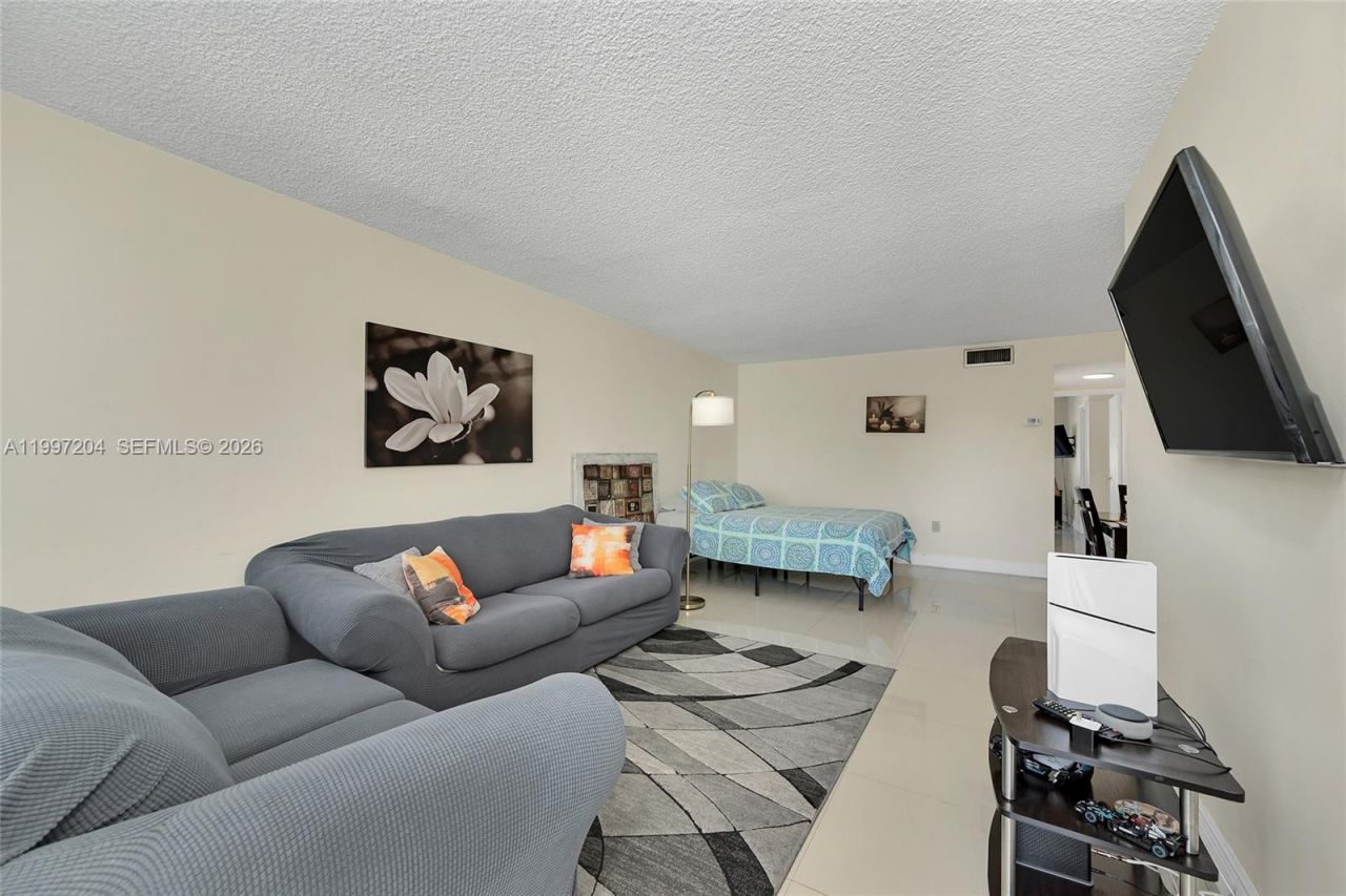 7620 Carlyle Ave , Unit 204, Miami Beach, FL 33141 Photo