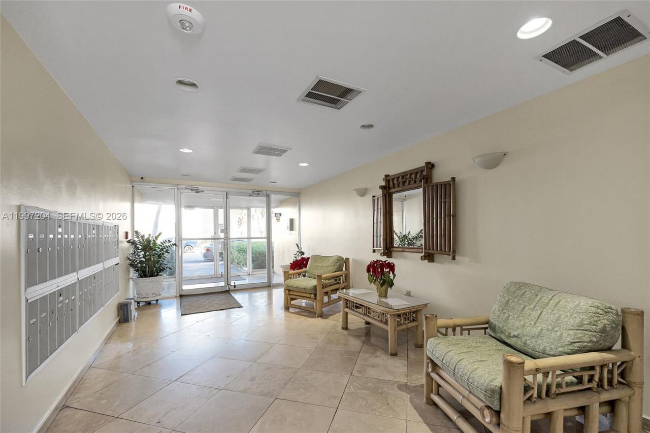 7620 Carlyle Ave , Unit 204, Miami Beach, FL 33141 Photo