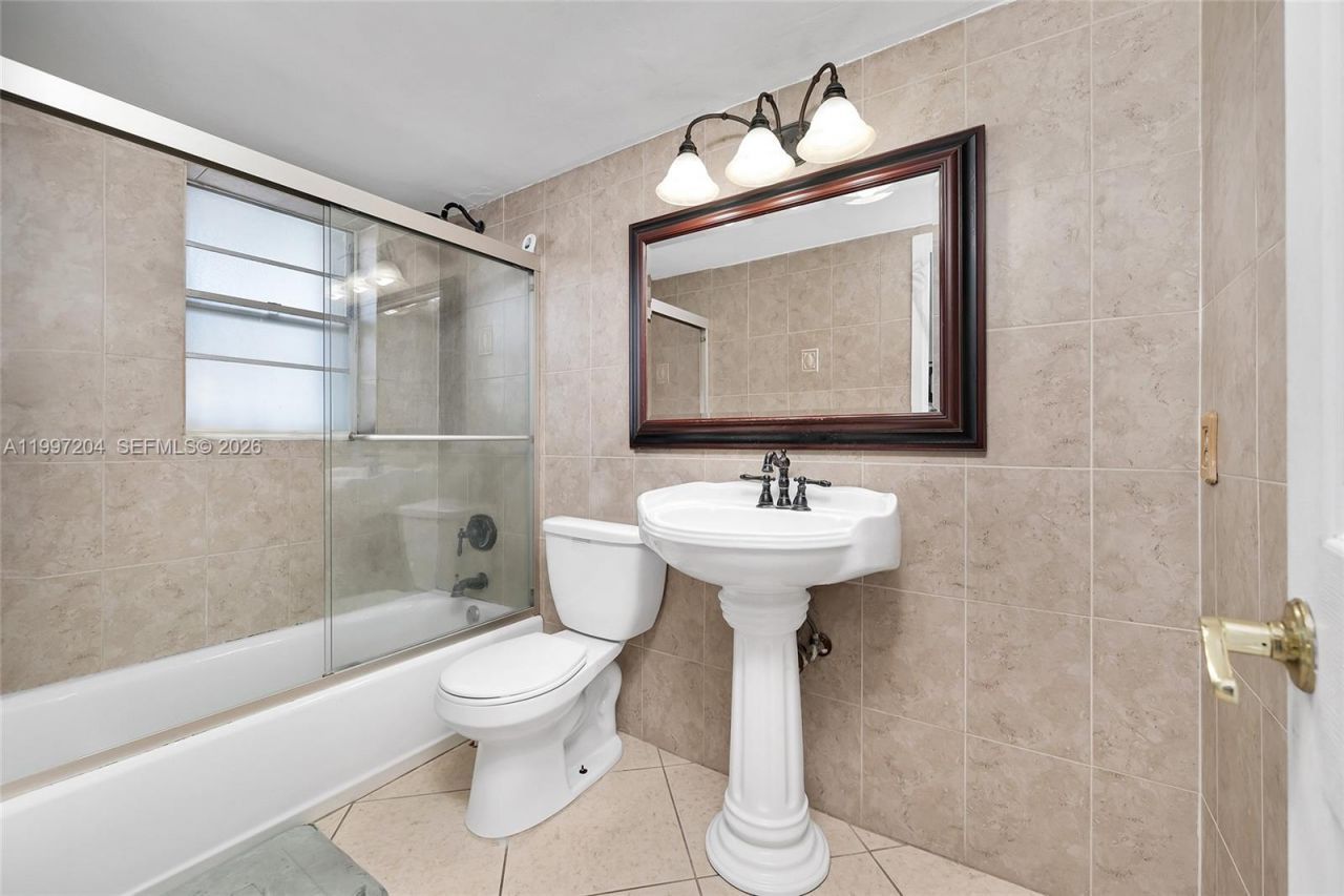 7620 Carlyle Ave , Unit 204, Miami Beach, FL 33141 Photo