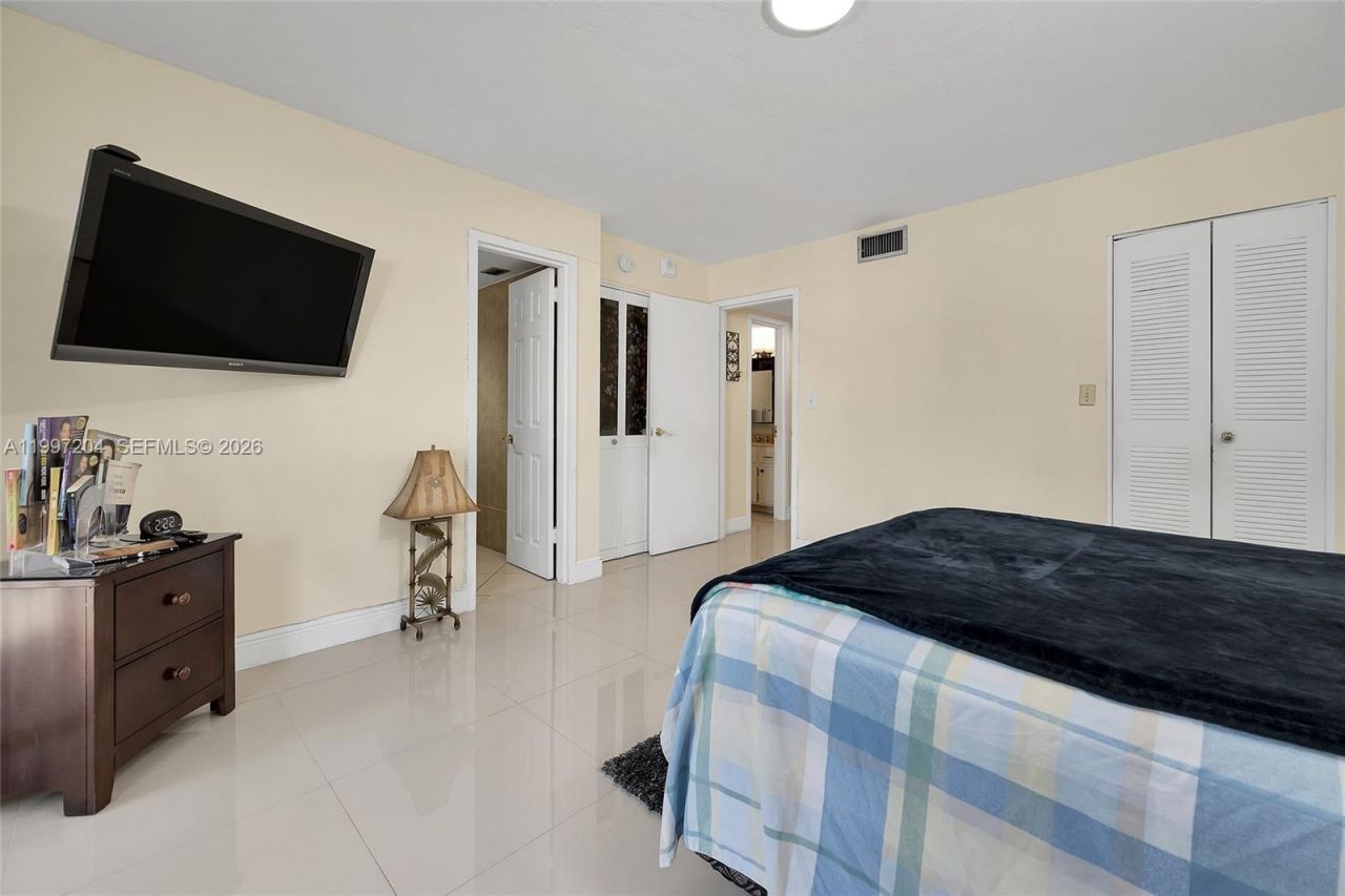 7620 Carlyle Ave , Unit 204, Miami Beach, FL 33141 Photo