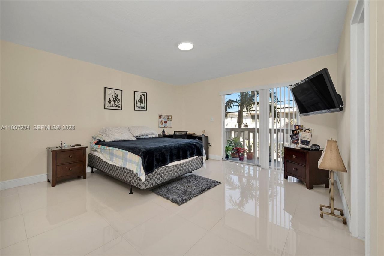 7620 Carlyle Ave , Unit 204, Miami Beach, FL 33141 Photo