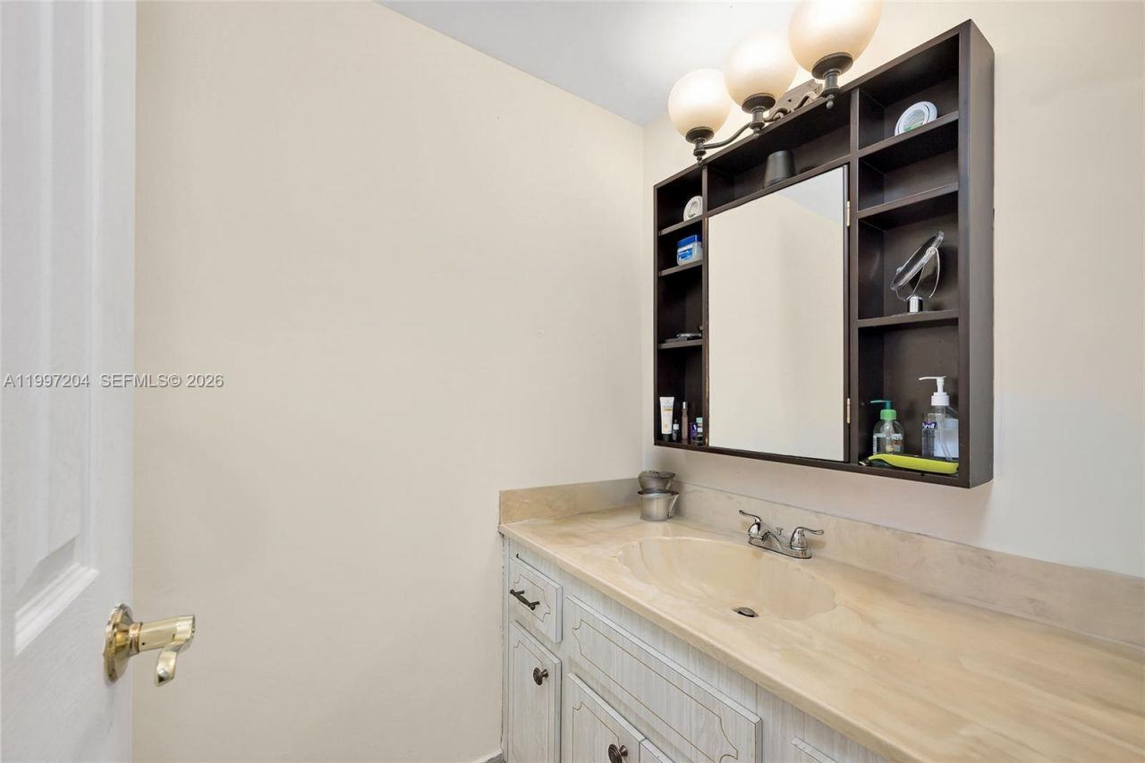 7620 Carlyle Ave , Unit 204, Miami Beach, FL 33141 Photo