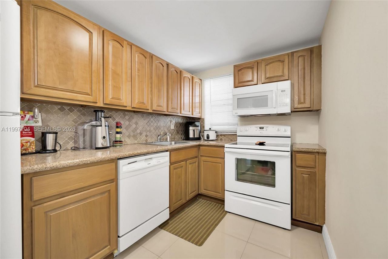 7620 Carlyle Ave , Unit 204, Miami Beach, FL 33141 Photo