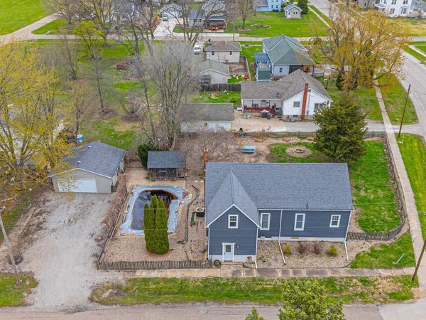 101 W 8TH Street, Delavan, IL 61734