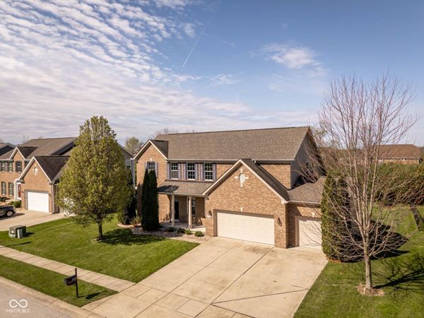 5828 Sunnyvalle Drive , Bargersville, IN 46106