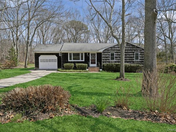 4 Columbine Avenue S, Hampton Bays, NY 11946