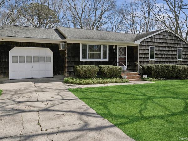 4 Columbine Avenue S, Hampton Bays, NY 11946