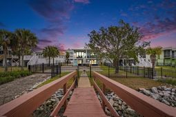 242 Dogwood Dr. S photo 4