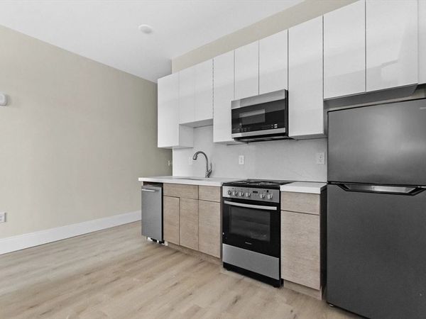 66 Emerson St, Unit 107, Haverhill, MA 01830