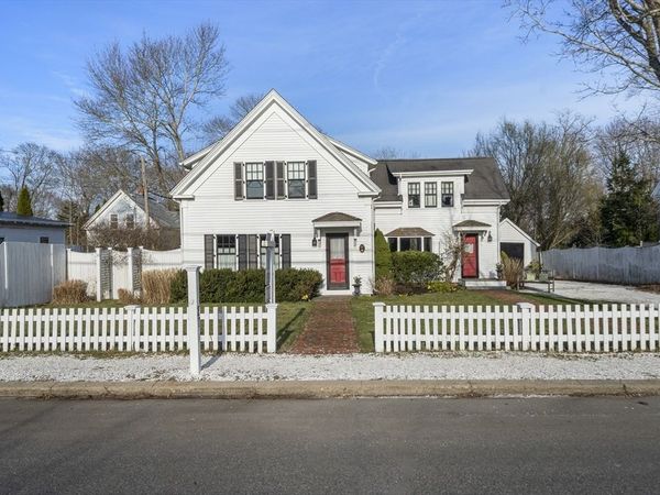 27 Standish St, Duxbury, MA 02332