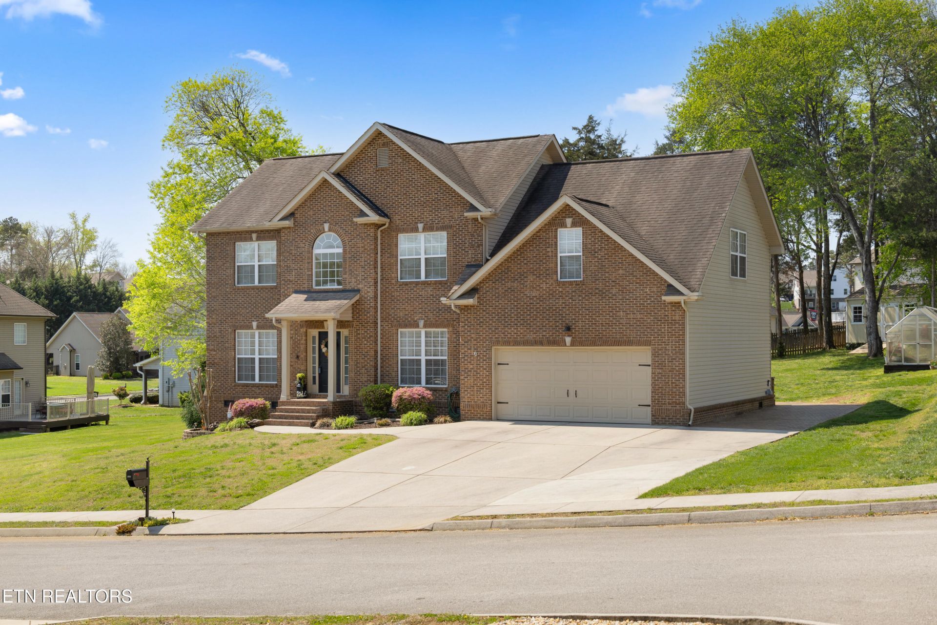 225 Caulderwood Lane, Lenoir City, TN 37771 Main Photo