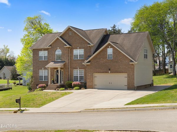225 Caulderwood Lane, Lenoir City, TN 37771